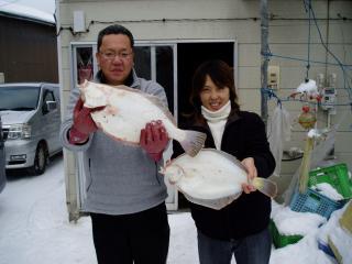 49.2センチのイシモチを釣った北田さんと♪